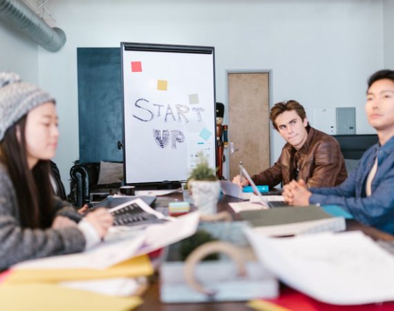 The Complete Guide to Entrepreneurship for Beginners: A Practical Handbook from Concept to Launch